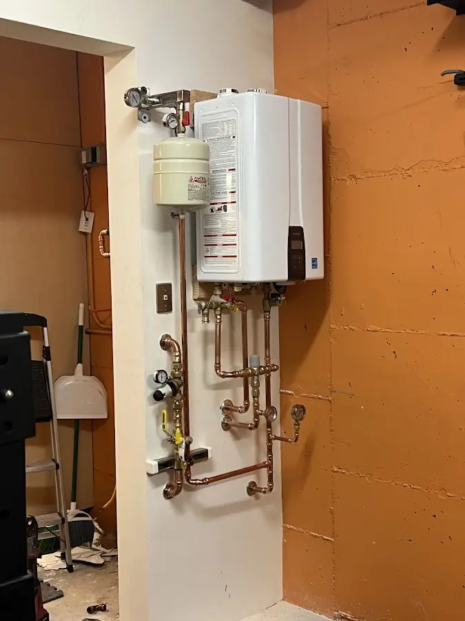 Plumbing technician inspecting water heater connections in La Palma